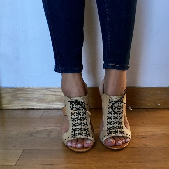 L.A.M.B. darek natural heels - Picture 2 of 8